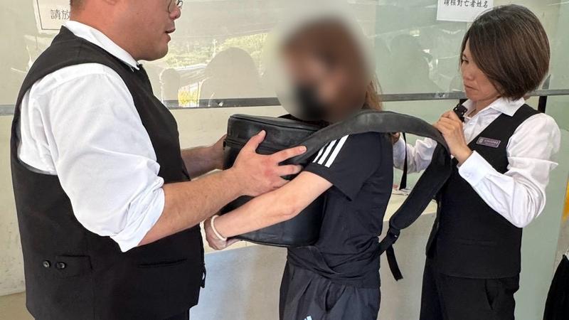 高雄18歲罕病女如廁空窗30分溺斃 單親媽捧骨灰心碎求真相