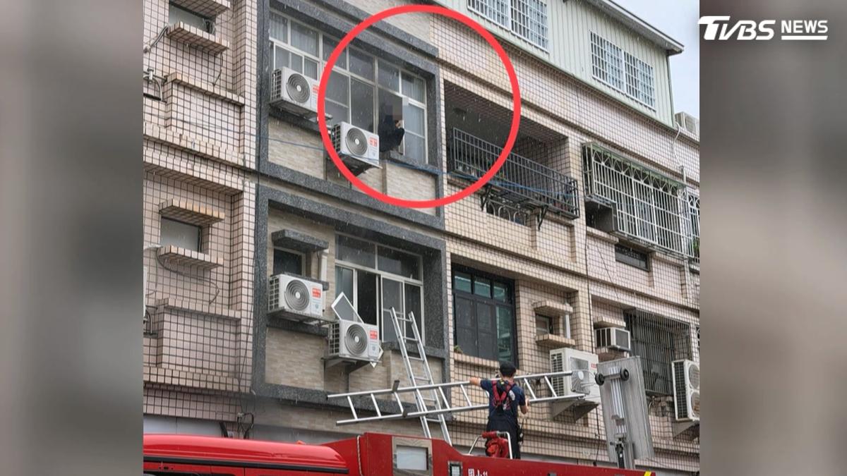 套房竄濃煙困3人 詐欺通緝犯意外落網