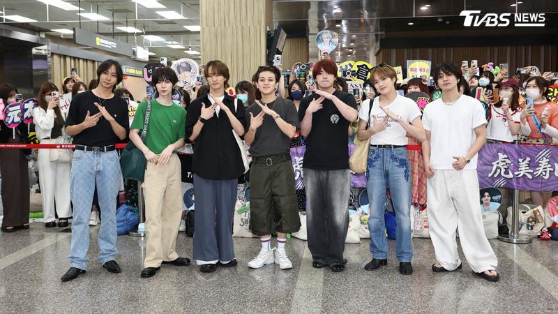 松機直擊/雨男好旺!Travis Japan晚80分抵達 松田元太狂野鬍渣現身