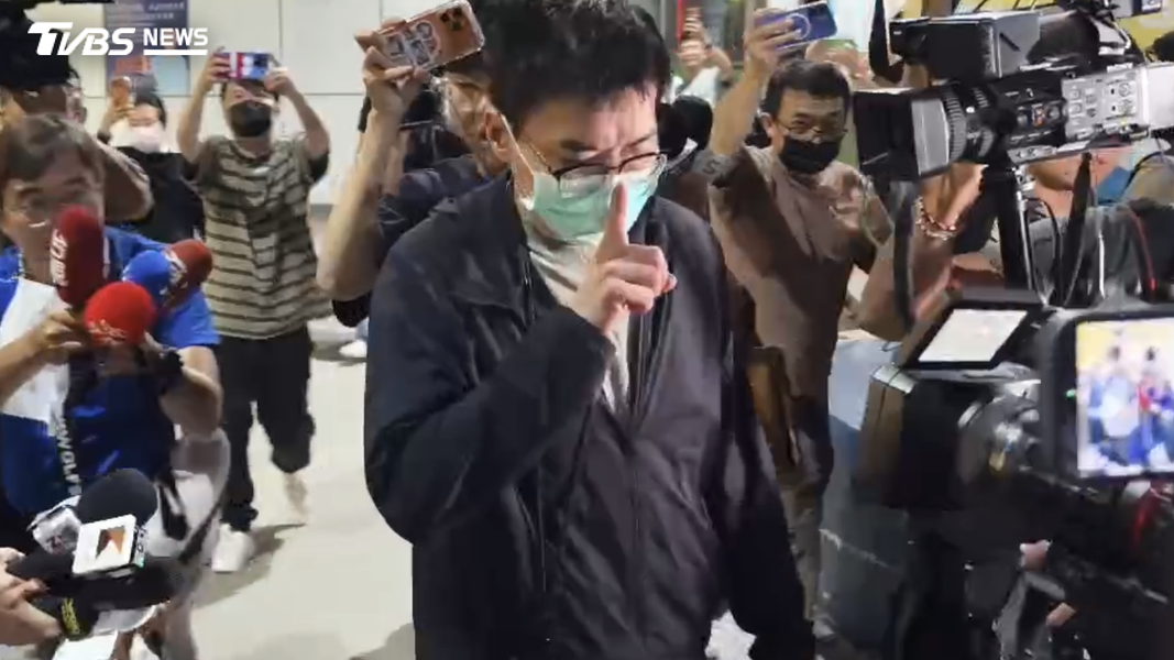 面對記者提問,趙建銘全程沒有多做回應。(圖/TVBS)