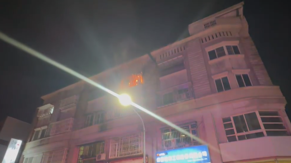 快訊/高雄民宅雨夜惡火!男跳樓逃生「倒血泊」命危 還有1人意識不清