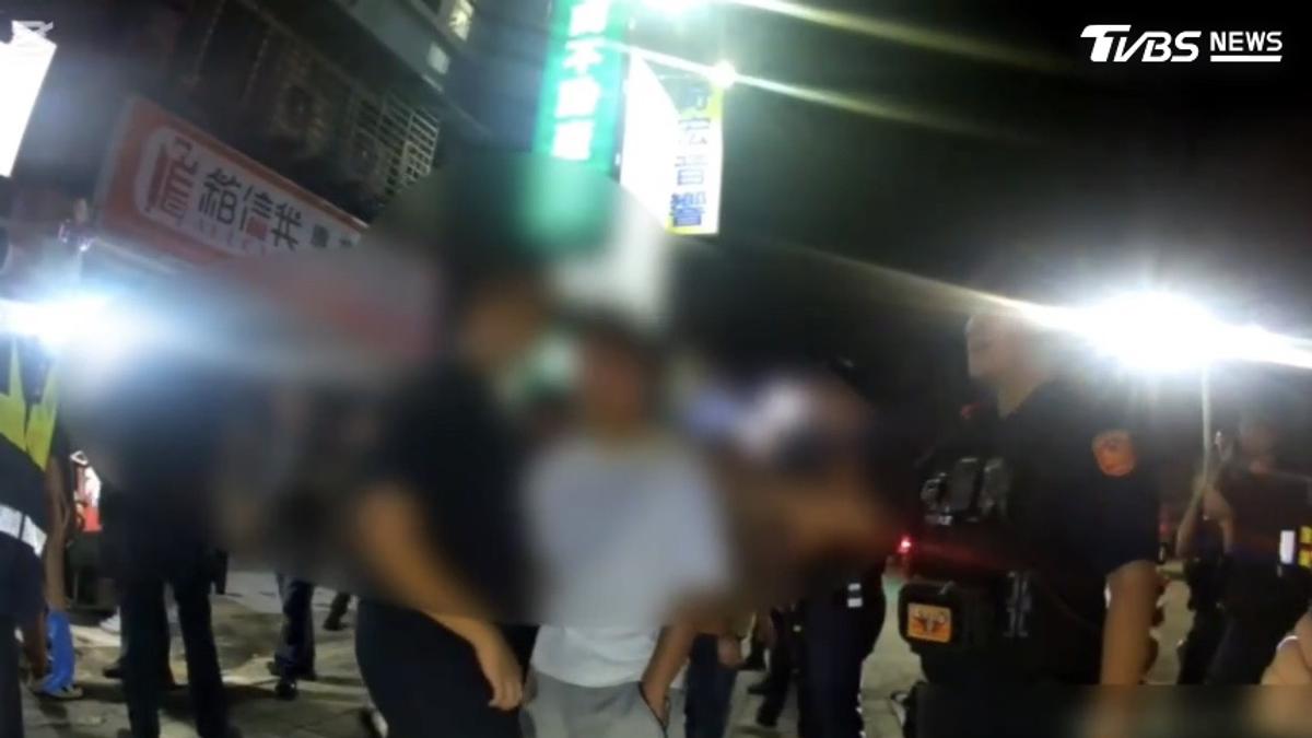 新莊男提早離場遭挽留「不慎摔倒」 現場大亂鬥警帶回11人