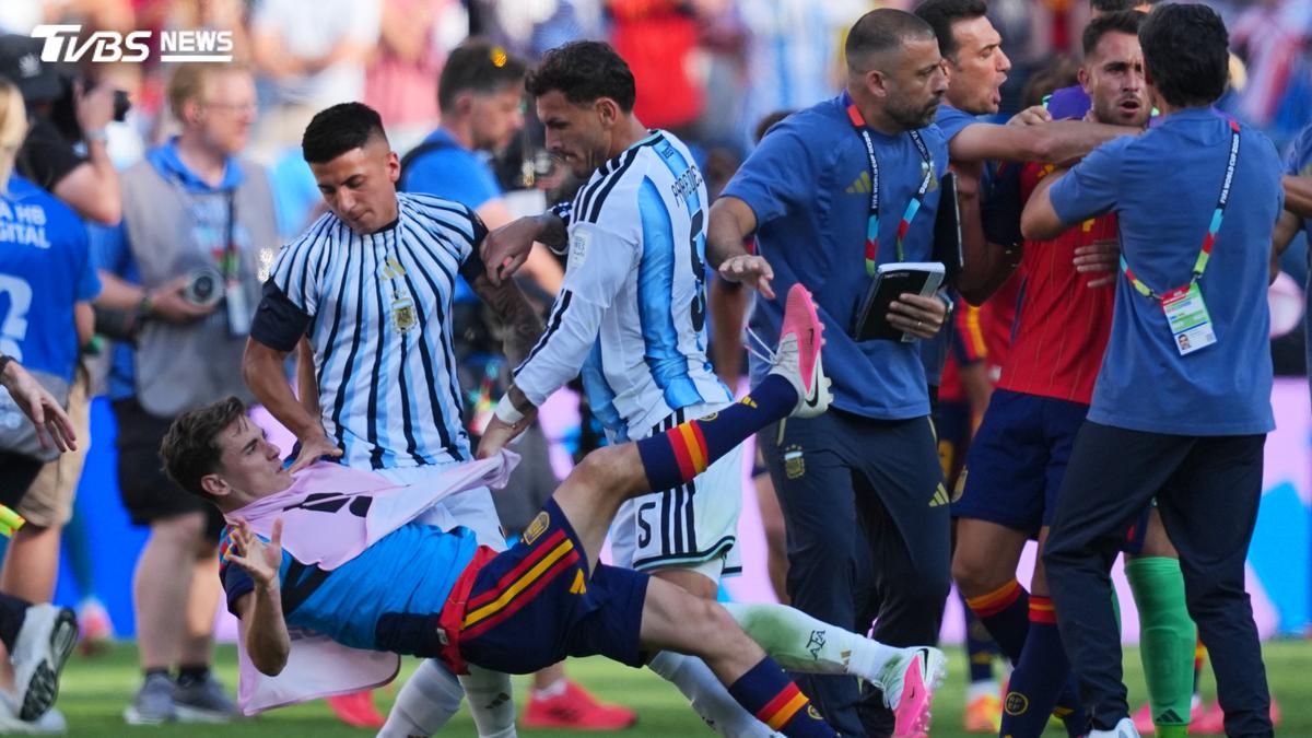 世足決賽阿根廷大將掐脖西班牙球員 遭FIFA禁賽10場罰200多萬