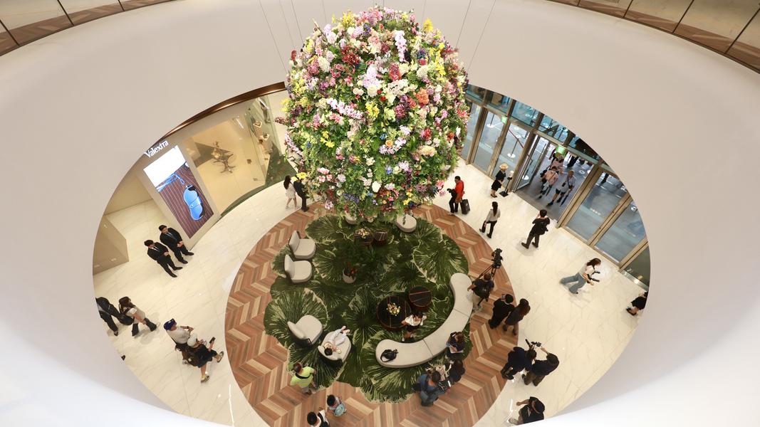 SOGO大巨蛋造景地球之星斥資200萬。(圖/華子琛攝)
