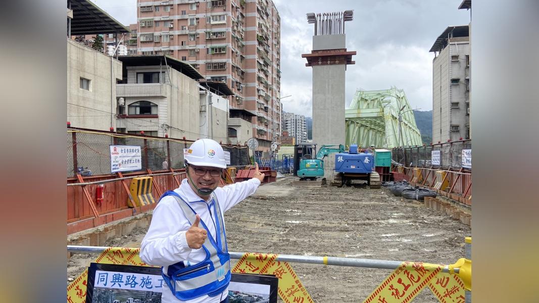 ▲汐東線墩柱陸續成形。(圖/新北市政府捷運工程局)