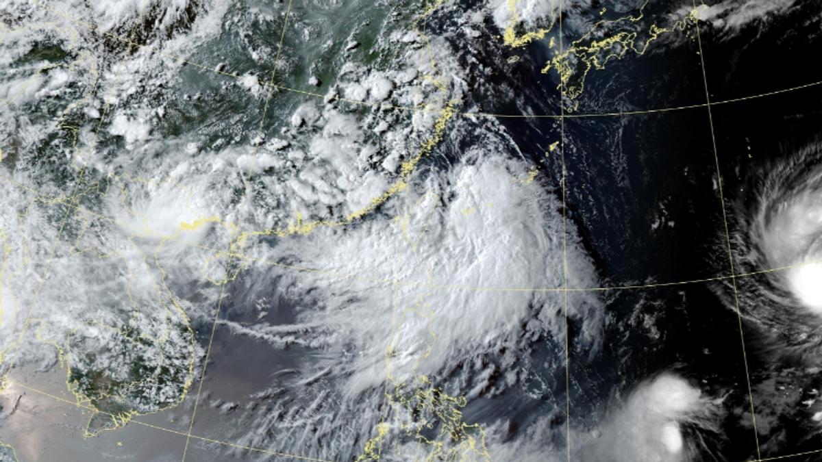 沙德爾颱風更壯了!「往南直逼台灣」機率增 3天達顛峰升強颱
