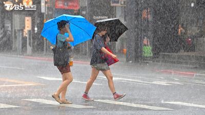 天氣/明放豪雨假?「4縣市」雨量達停班課標準 恐上看400毫米