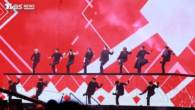 TIMA音樂大賞/Super Junior當個唱在玩!衝下台擊掌 利特辣妹倒V萌翻