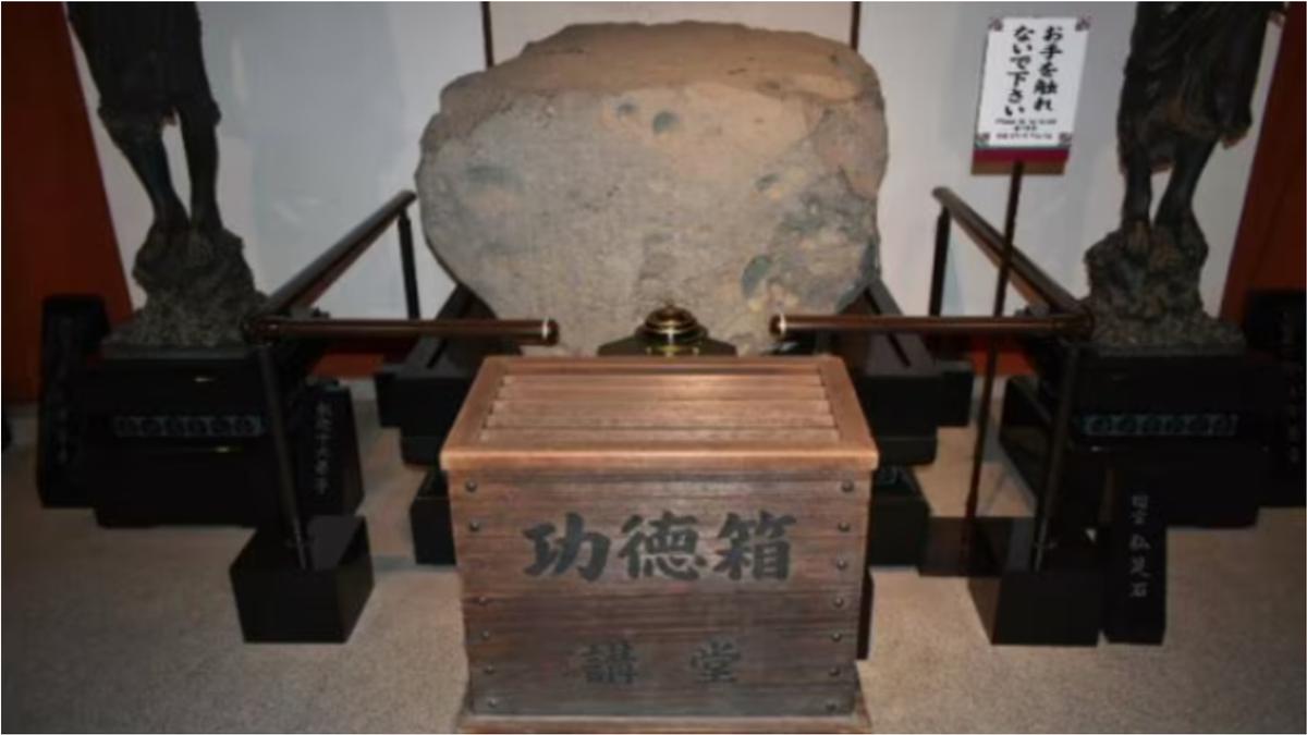 涉潑毀日本國寶「佛足石」遭逮!39歲台女二度入境遭警上銬