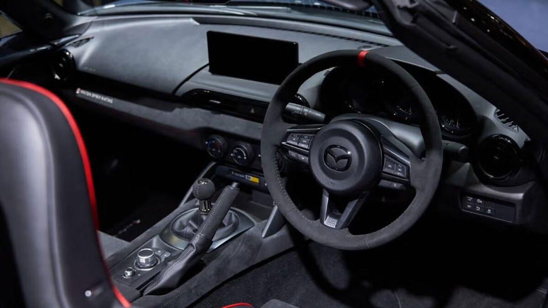 Mazda Spirit Racing 3將與Roadster 12R相同,內裝採用Recaro桶椅、麂皮與紅色縫線等元素。(圖/Mazda提供)