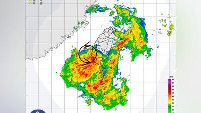 天氣/雷達回波現詭異旋轉!鄭明典示警:「小渦旋」牽動降雨變化