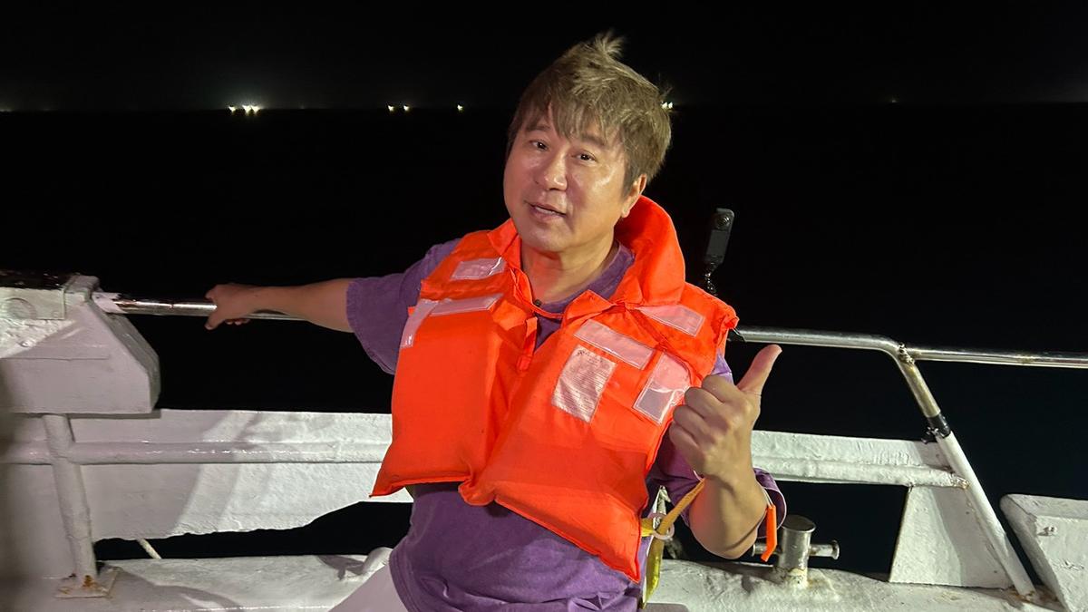 胡瓜出海體驗「蹦火」捕魚!才吞暈船藥秒變心 目睹罕見壯觀場面