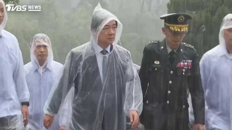賴清德暴雨中追思823!喊「忘戰必危」國防預算破兆保和平