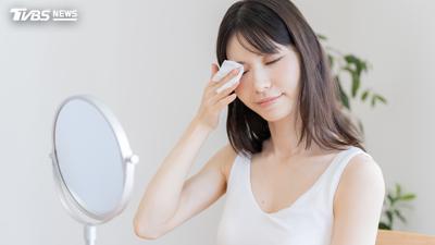 卸妝油怎麼挑?十大人氣品牌曝 「這款」連丹妮婊姐也公開認愛