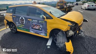 國3南投段3車連撞 小黃運將「違規驟變車道」車頭撞爛下場慘了