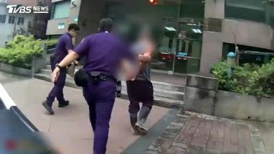 獨/「找前同事輸贏」男持刀經過派出所 遭警撲倒壓制