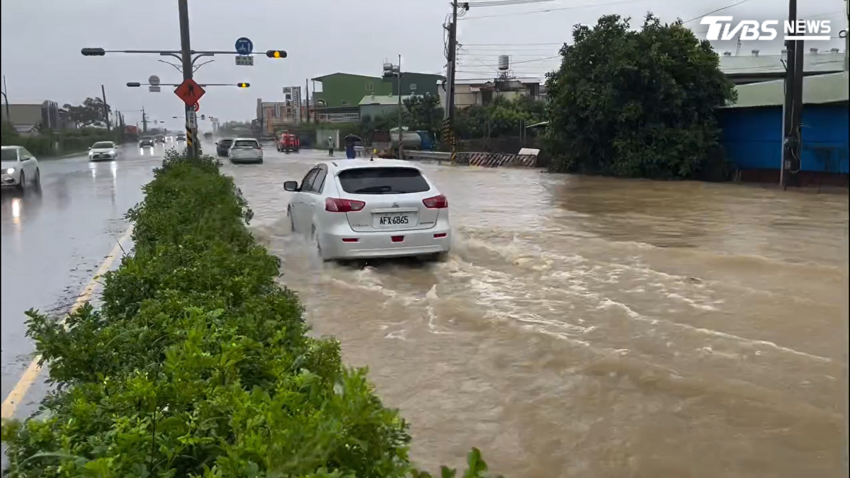 單日雨量破200mm 屏東多處封路