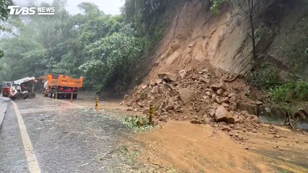 高雄豪雨釀災 山路坍方、台鐵停擺