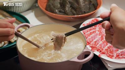 倒水槽、馬桶擔心堵塞!網好奇「剩湯怎麼處理」 內行人曝小撇步