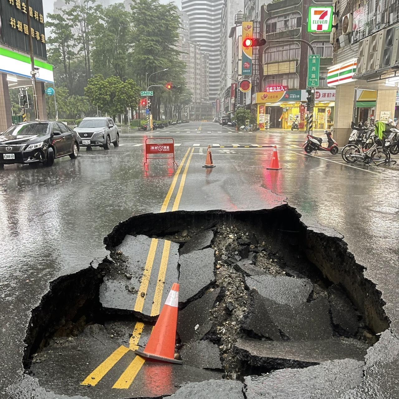 高雄 淹水-全台停班停課-颱風停班停課-暴雨-雨勢-高雄災情-豪雨特報-