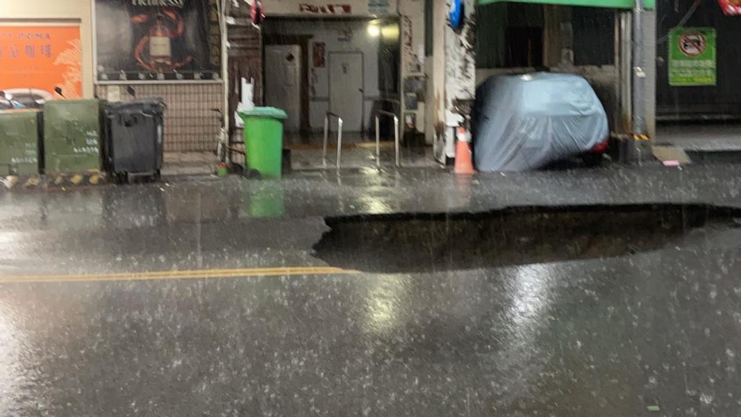 高雄 淹水-全台停班停課-颱風停班停課-暴雨-雨勢-高雄災情-豪雨特報-