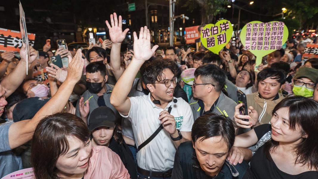 沈伯洋掃街總能看到「洋流」出現。(圖/沈伯洋競辦提供)