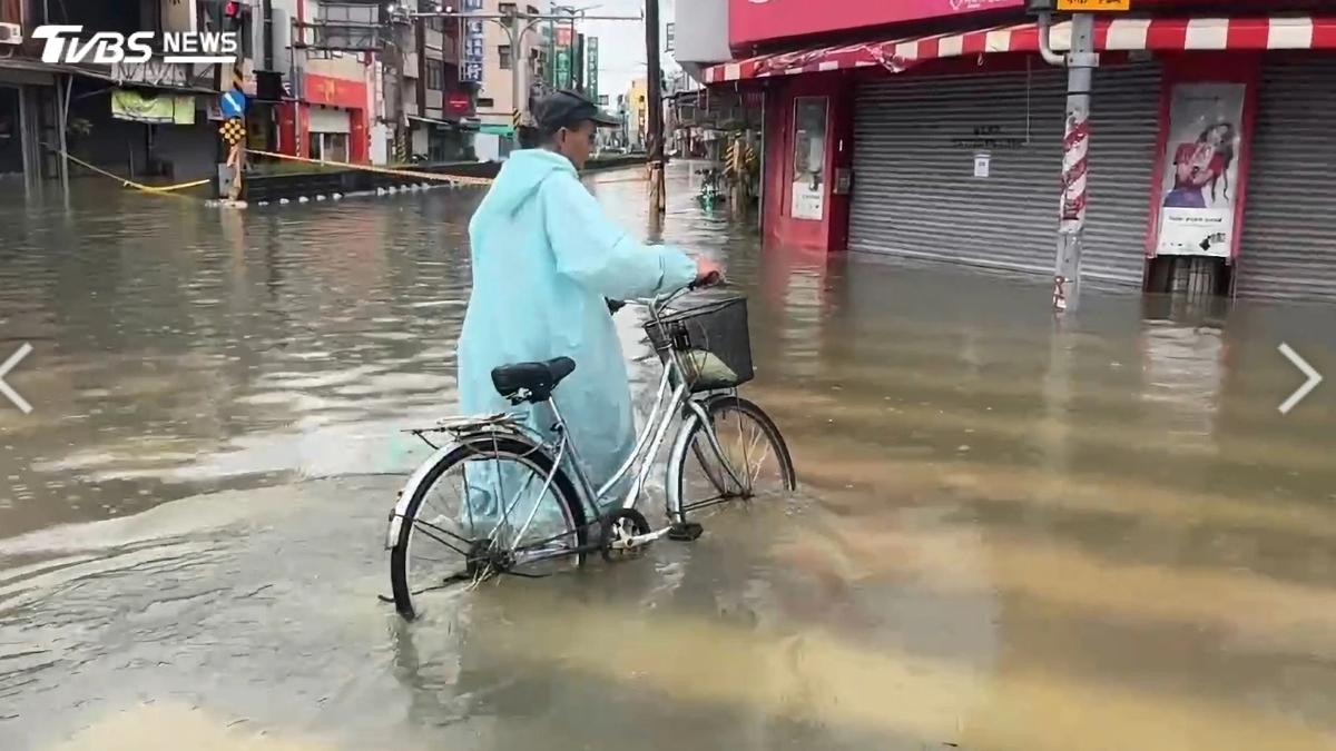天氣/大雨猛炸!17縣市豪大雨特報「紫爆警戒區擴大5地」