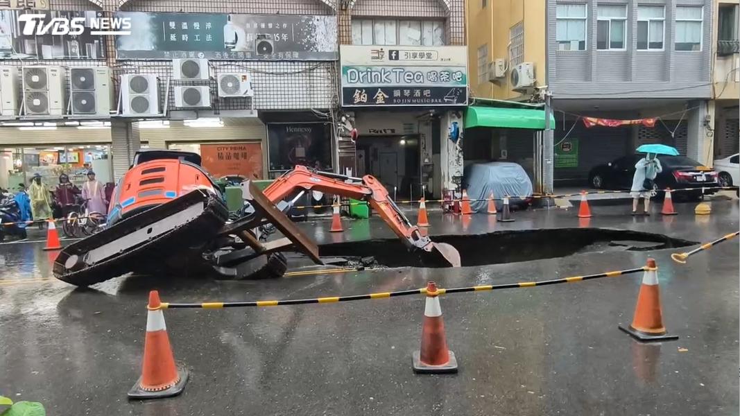 高雄 淹水-全台停班停課-颱風停班停課-暴雨-雨勢-高雄災情-豪雨特報-