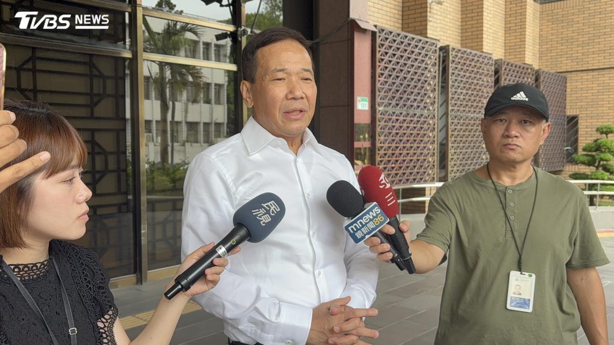 被郭正亮質疑「藍皮綠骨」告3罪 鍾小平勸:嘴歪眼斜多消業障
