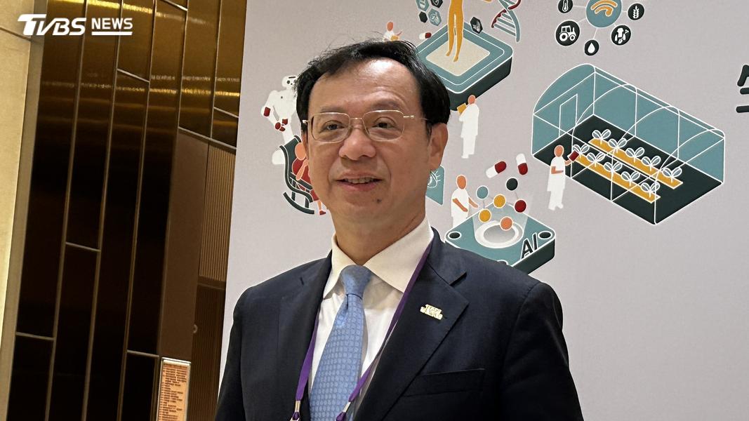衛福部長石崇良表示長者部分會先導入關懷訪視。(圖/陳詩璧攝)