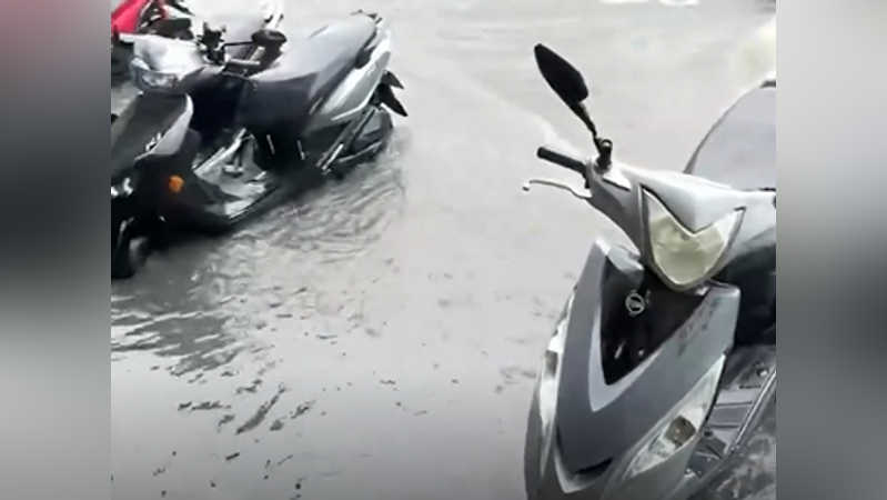 台東暴雨多處成汪洋!中興路變河流「機車全泡水」 里長廣播移車