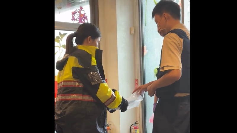 竹北春水堂員工「持菜刀衝下樓」 顧客嚇壞棄餐逃命