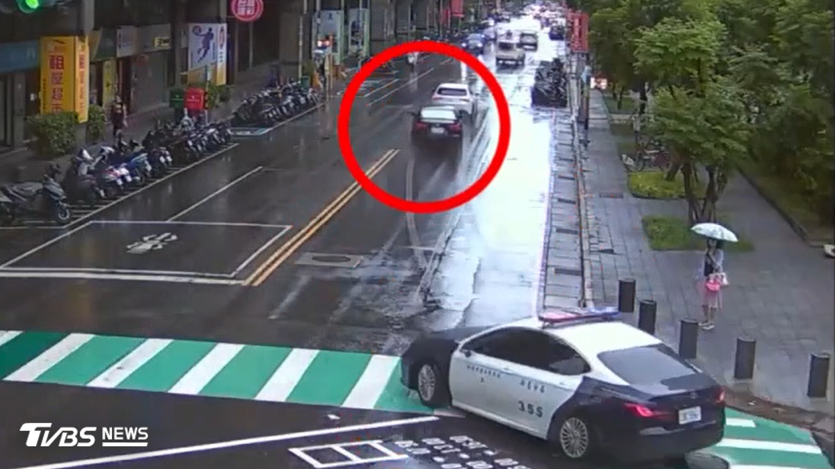警追可疑車遭拒檢 嫌犯棄車逃跑