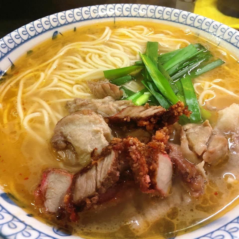 勇伯垃圾麵是許多老饕心中的頂級美味，外表不起眼的庶民小吃已在地飄香超過50年歷史。（圖／翻攝自勇伯 垃圾麵臉書）