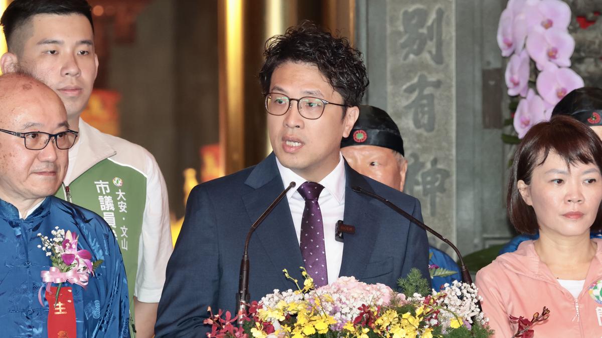 指南宮凌霄寶殿一夕烏黑!沈伯洋獻策「生態系修復」盼文化部專案協助