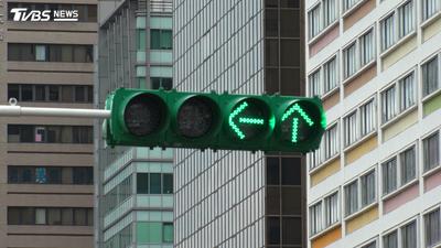 亮圓形綠燈「無左轉燈」可走嗎?一堆駕駛搞不懂 警方曝正解