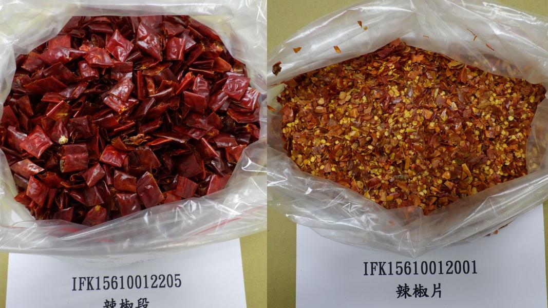 報關輸入的中國辣椒片,檢出蘇丹色素三號(右)。(圖/食藥署網站)