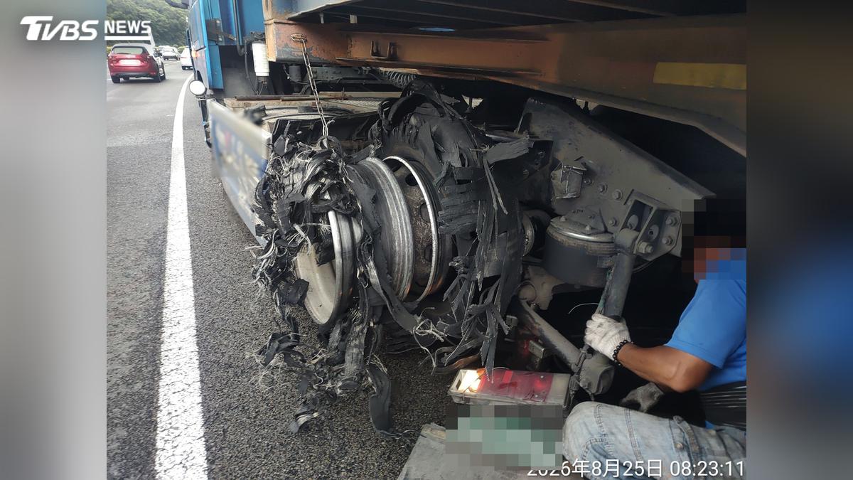 飛來橫禍!國1貨櫃車爆胎碎片亂噴 後車擋風玻璃被砸慘況曝