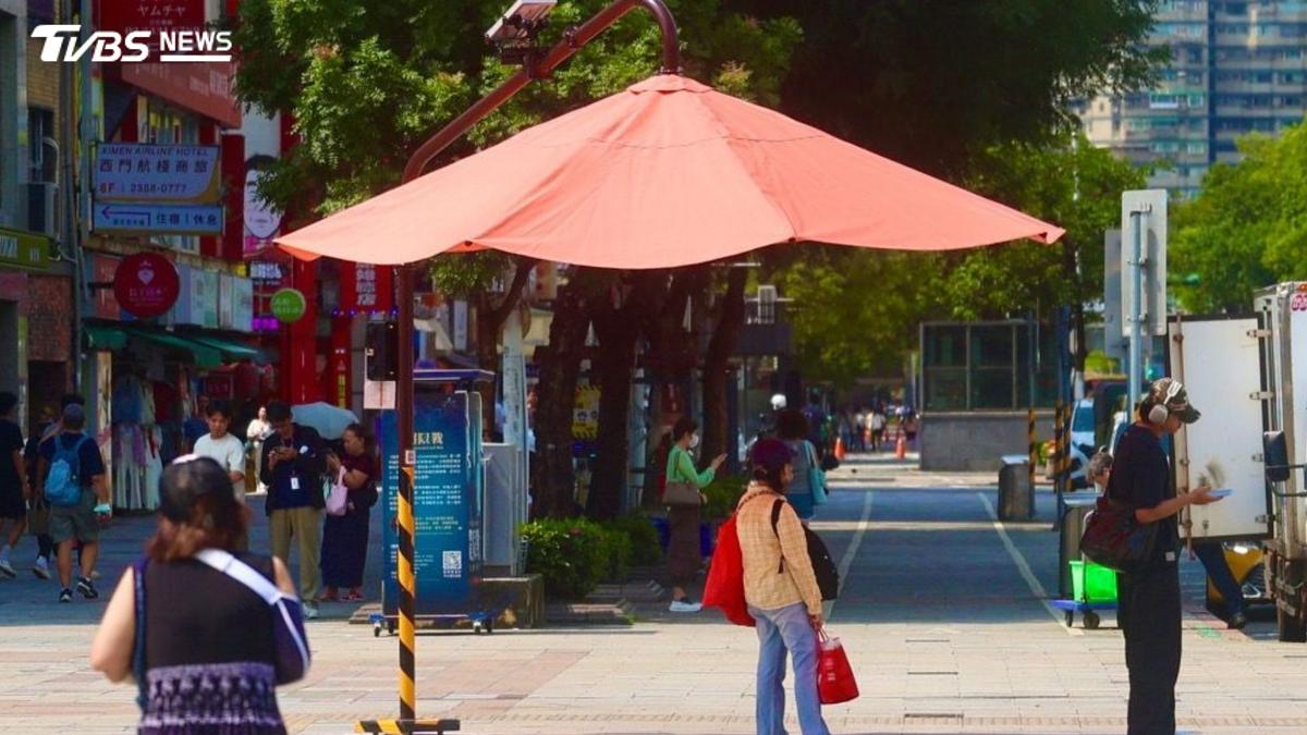 沈伯洋五點批遮陽傘 北市府反擊「毒油七問」:別再小洋逃