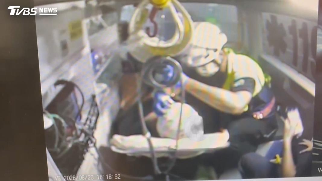 好心勸架慘變「公親變事主」!夫護妻頭破血流 醉男囂張嗆拿槍(圖/TVBS)