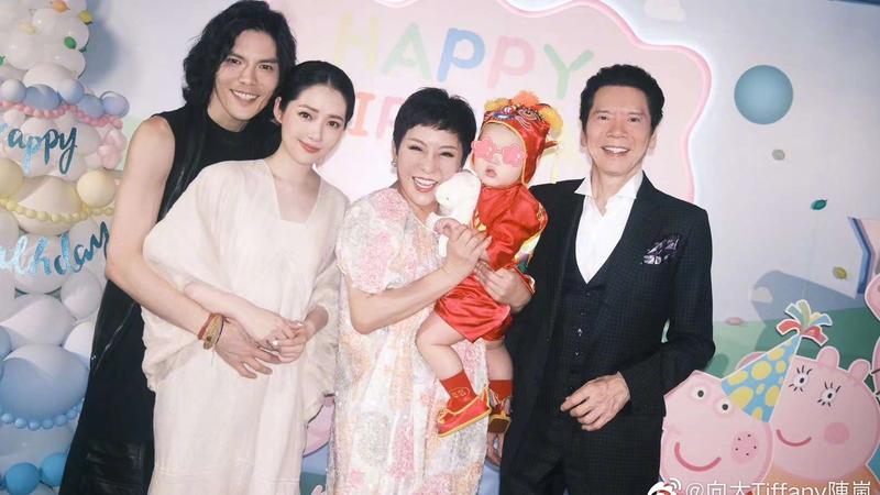 不滿向太屢談家務事!向佐罕公開嗆母:賺夠錢無聊就打打遊戲