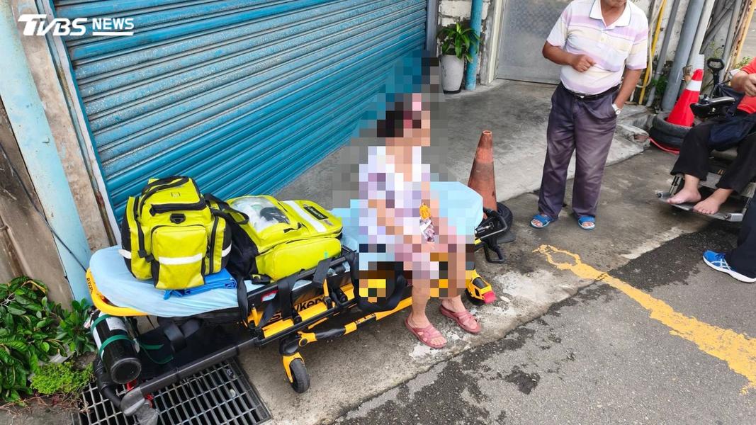 新竹民宅稍早傳出火警,3名住戶一度受困,所幸逃出火場時並未受傷。(圖/TVBS)