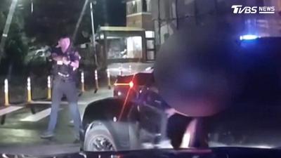 毒駕男遇盤查繞圈圈!竹南警「逆向包夾」攔截 多項違規最重罰18.7萬