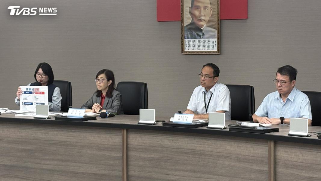 左起北市社會局長姚淑文、副市長林奕華、教育局主秘鍾德馨、警局婦幼隊隊長陳志傑。(圖/黃芊昀攝)