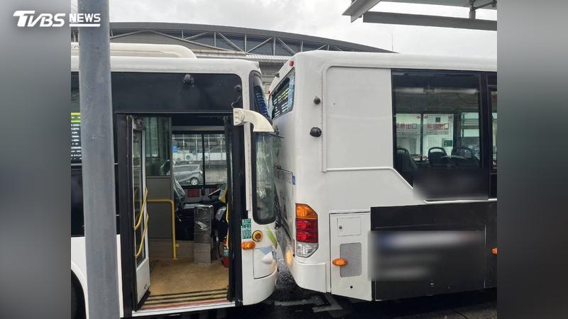 北市南港公車追撞「擋風玻璃全碎」 男乘客濺血送醫