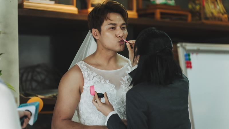 老婆不要看!張睿家穿婚紗求婚女星 驚變「金剛芭比」全場笑爆