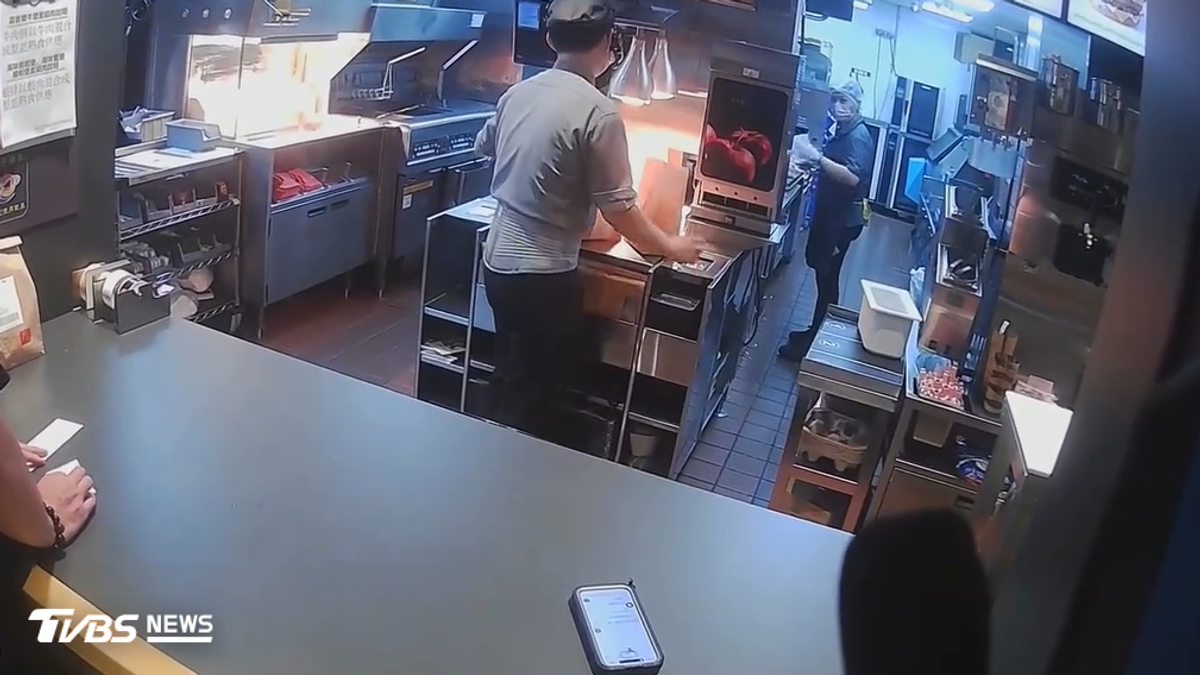 速食店深夜爆口角!店員1句話惹怒