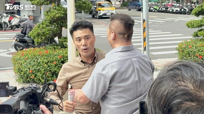 快訊/不滿被開除黨籍!丁瑀衝國民黨遭擋 挨嗆「滾去民進黨」