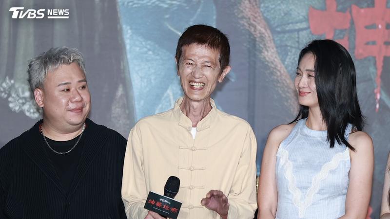 《粽邪4》印尼集體撞鬼!陳雪甄、許安植被長髮男纏上 劉國劭遭「鬼手搭肩」嚇瘋