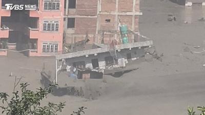 尼泊爾西藏土石流滅村!尼泊爾官員:至少22死384人失聯